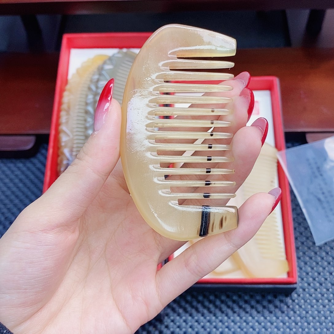 纯手工制作纯牛角梳子