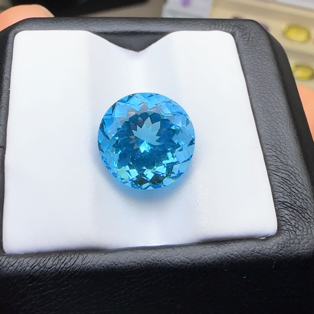 托帕石裸石未镶嵌瑞士蓝10.14克拉
