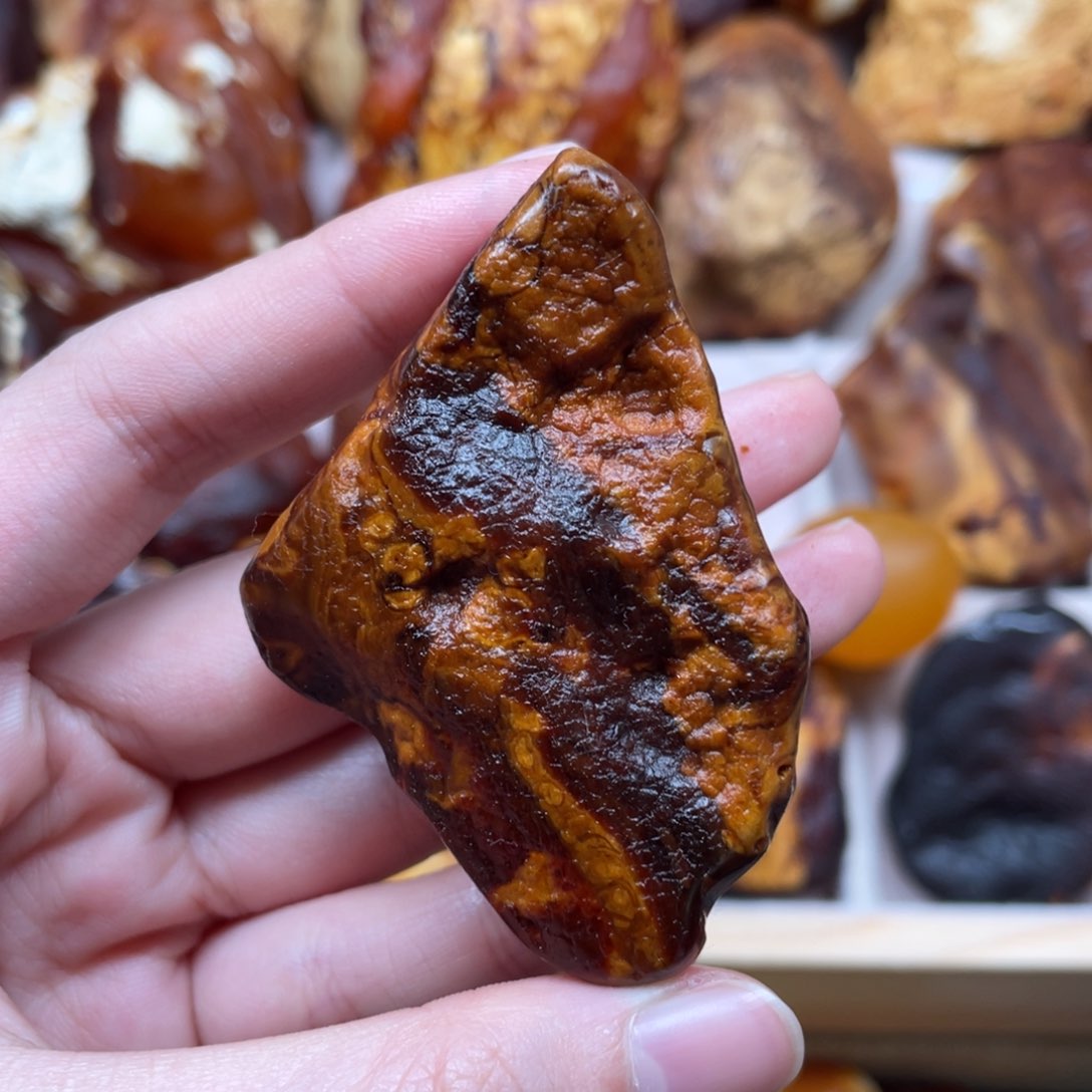 琥珀珠宝奇石未镶嵌