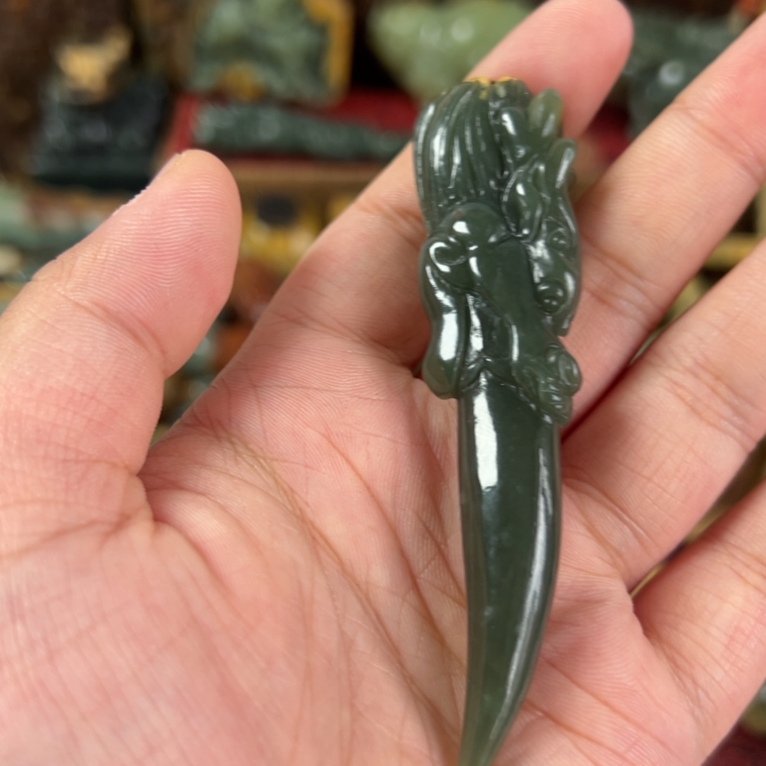未镶嵌岫岩河磨玉（透闪石质玉）把件