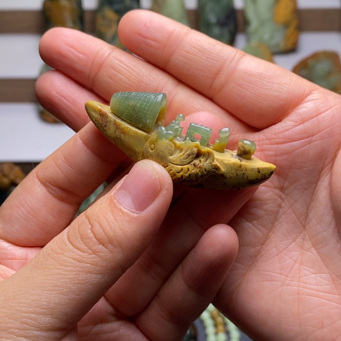 岫岩河磨玉（透闪石质玉）挂件未镶嵌赢*