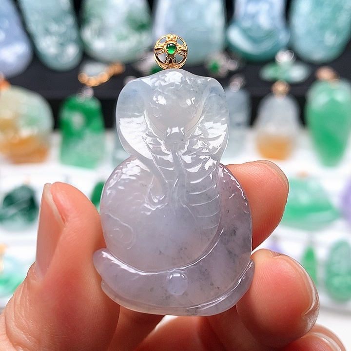 翡翠颈饰未镶嵌蛇