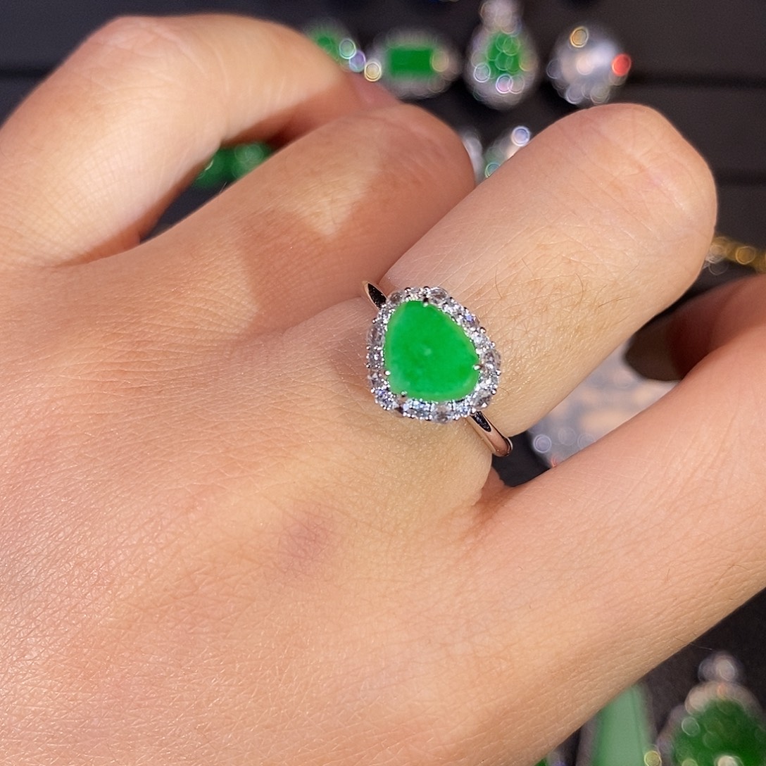 翡翠18K金镶嵌吊坠(不含链)桃心戒指