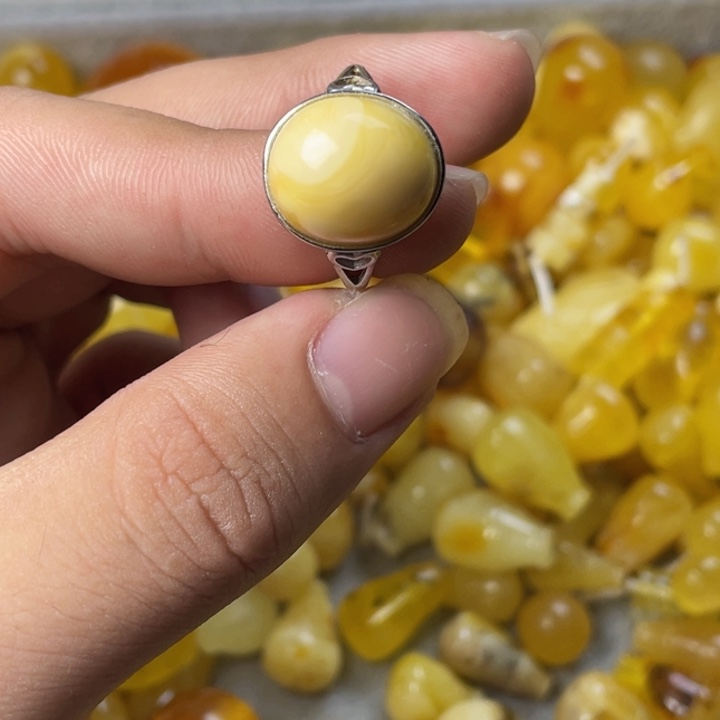 未镶嵌琥珀珠宝奇石