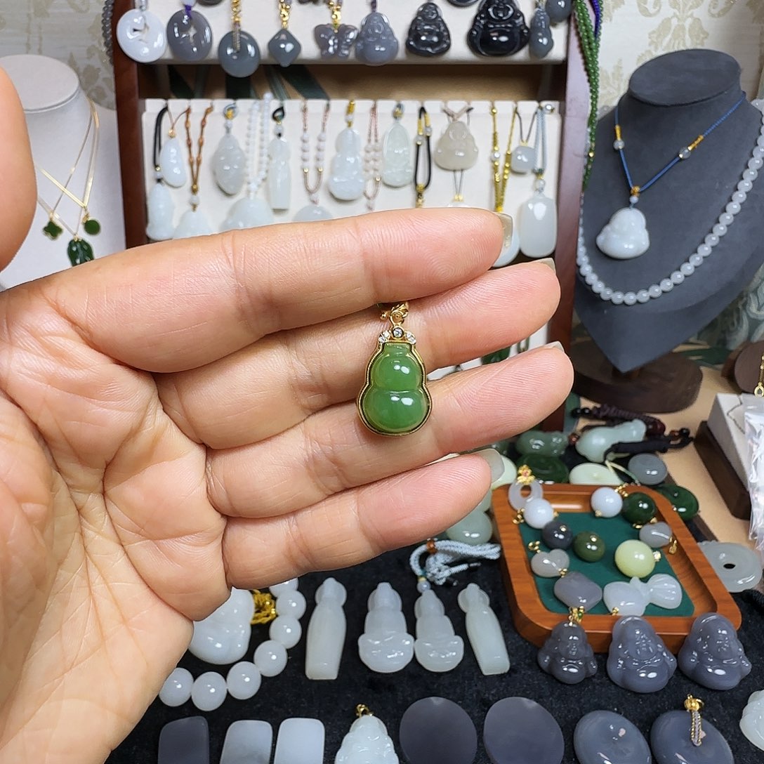 和田玉未镶嵌吊坠(不含链)