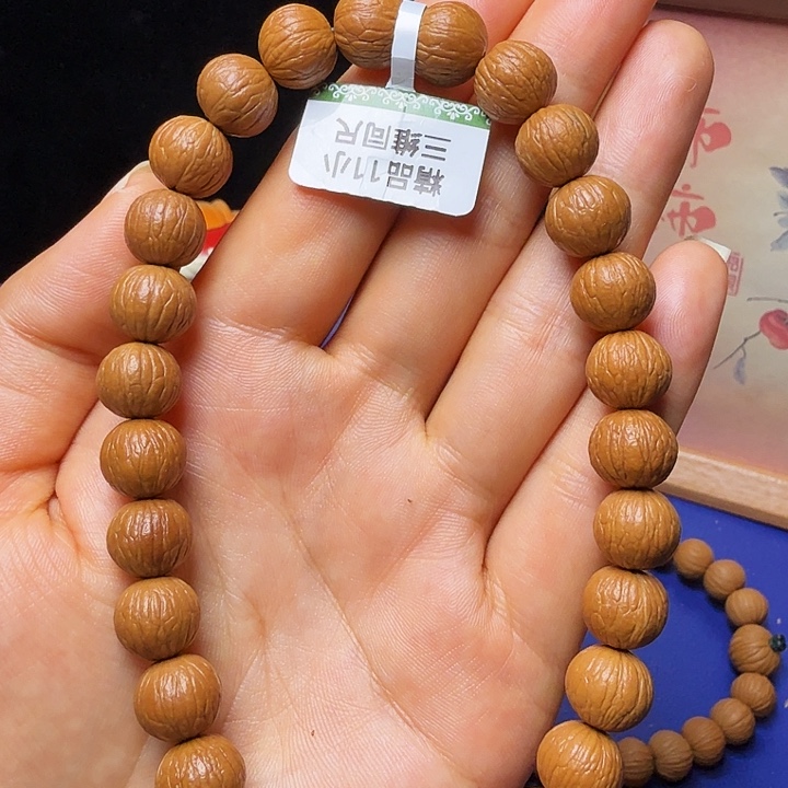 初***丶猴头核桃吊坠凤羽