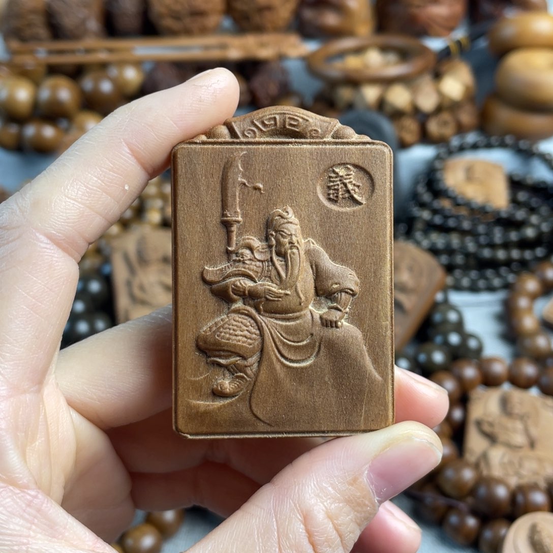 木老山檀香关公吊坠