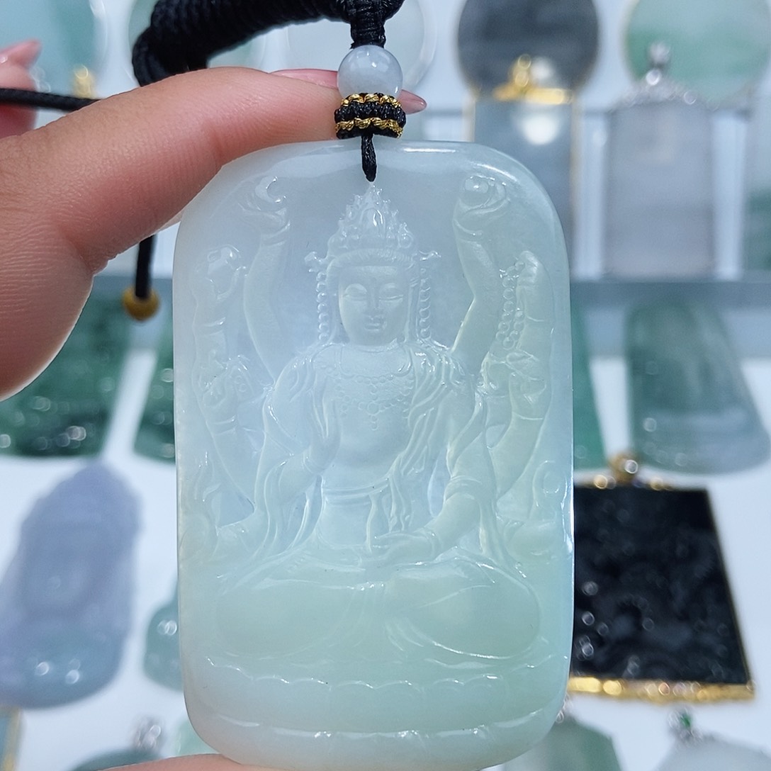 翡翠颈饰未镶嵌缅甸