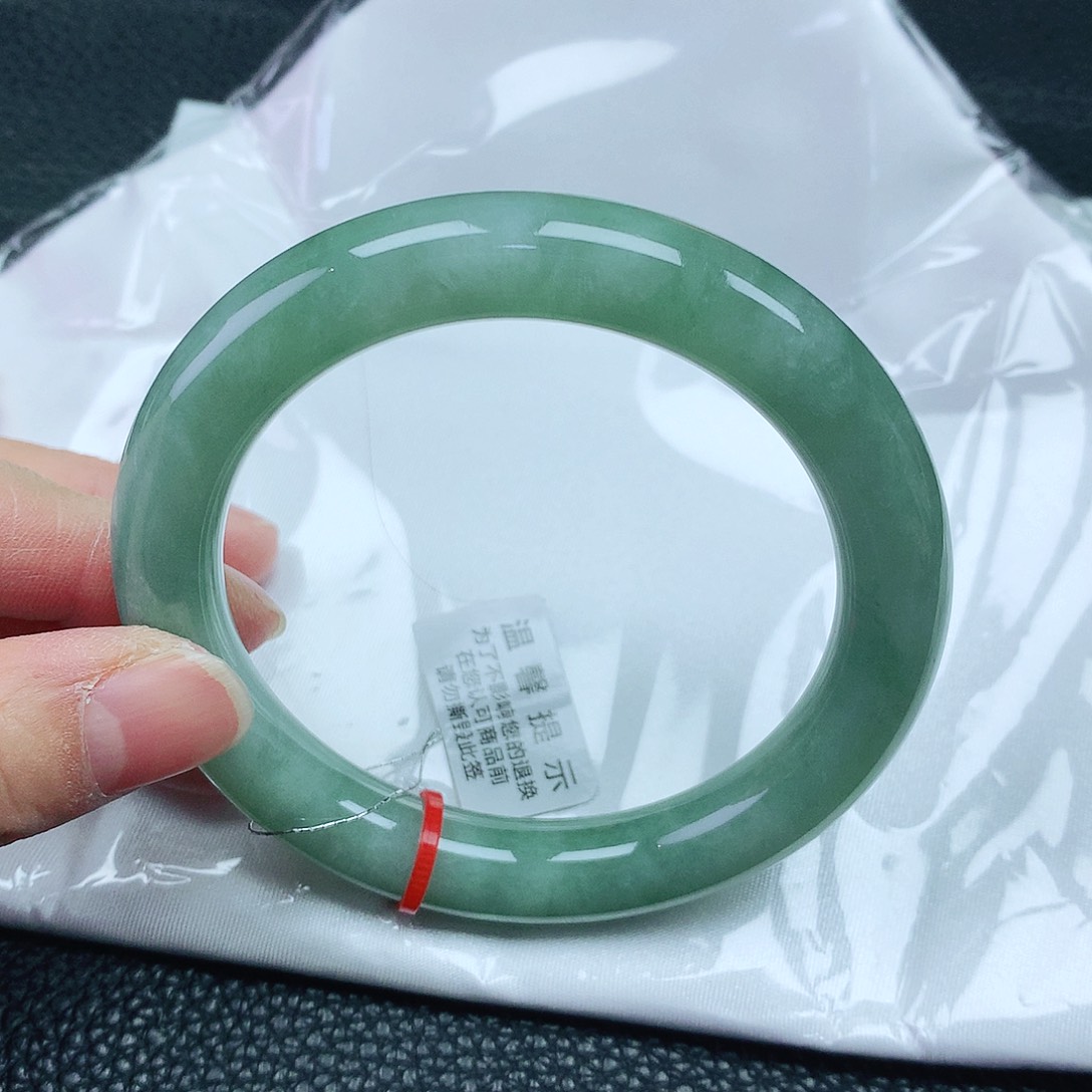 翡翠手镯未镶嵌57胖