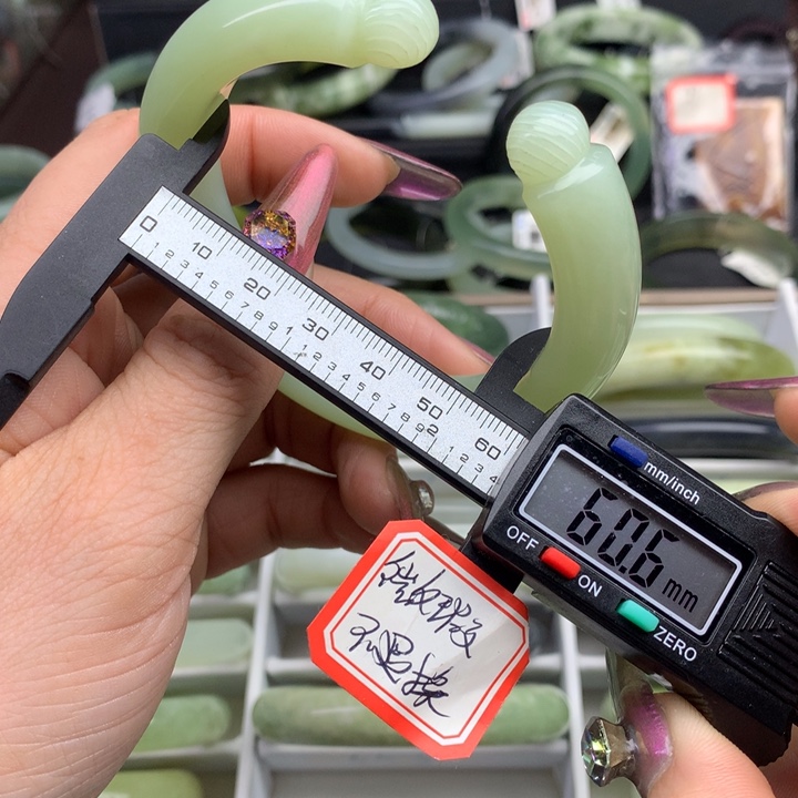 蛇纹石玉手镯未镶嵌653