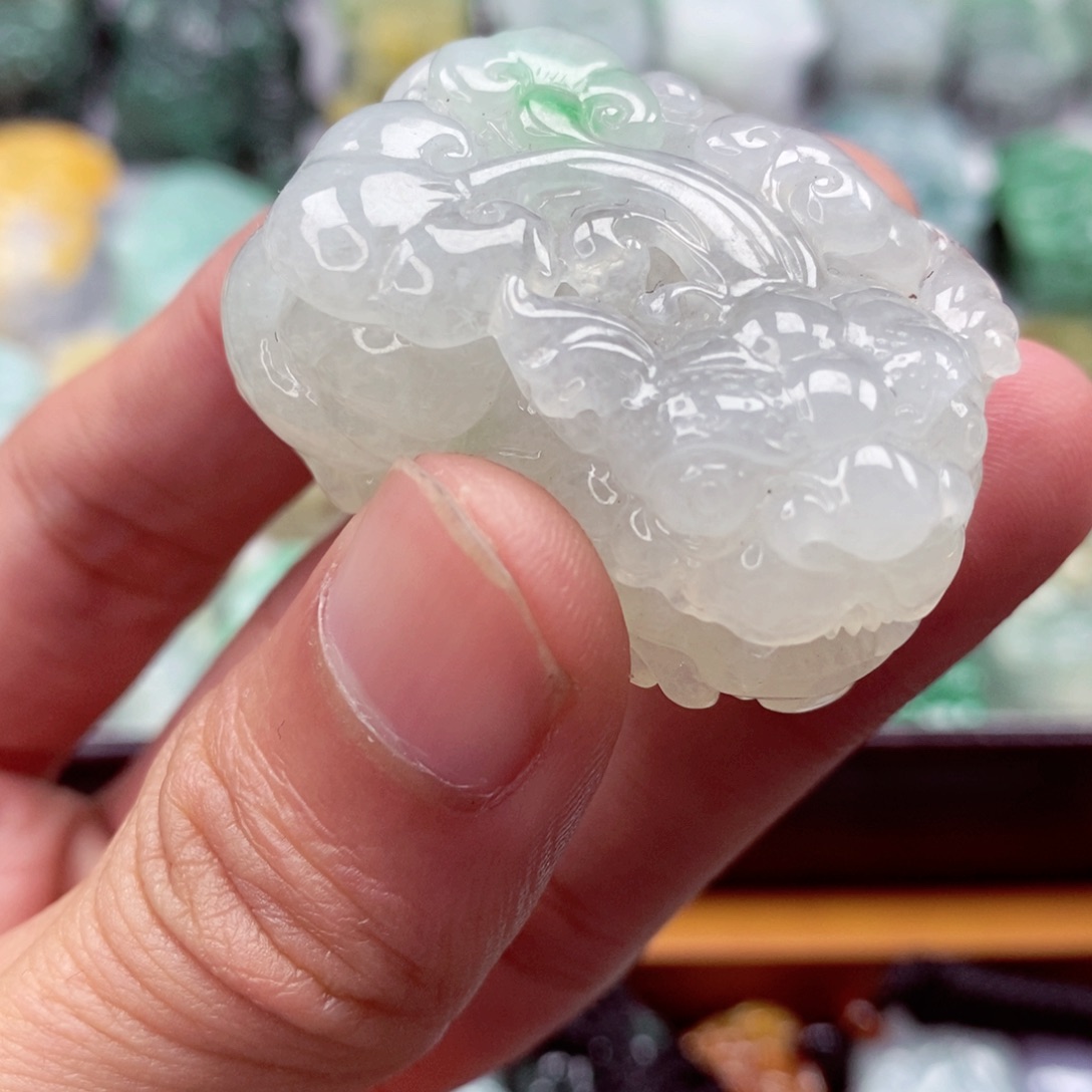 翡翠颈饰未镶嵌翡翠