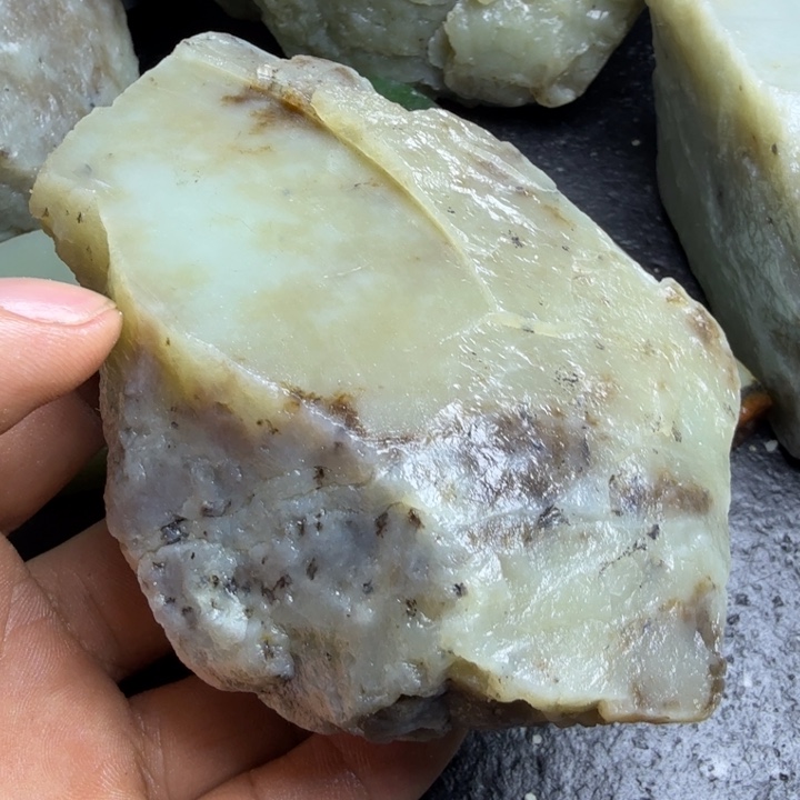 和田玉（糖玉）未镶嵌珠宝奇石