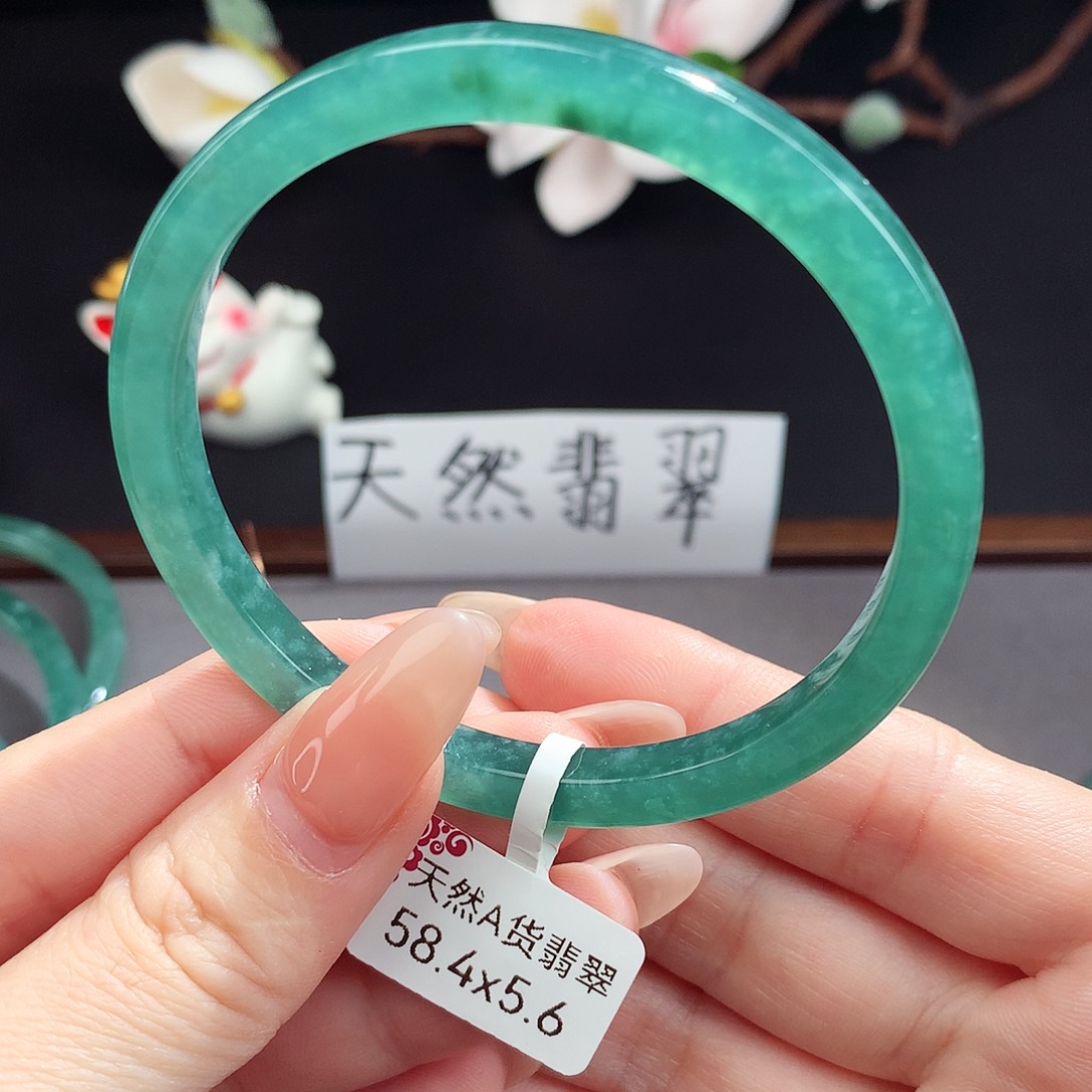 翡翠手镯（圆镯）未镶嵌