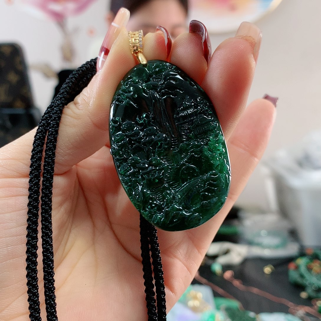 【闪购商品】翡翠吊坠(赠链)合金