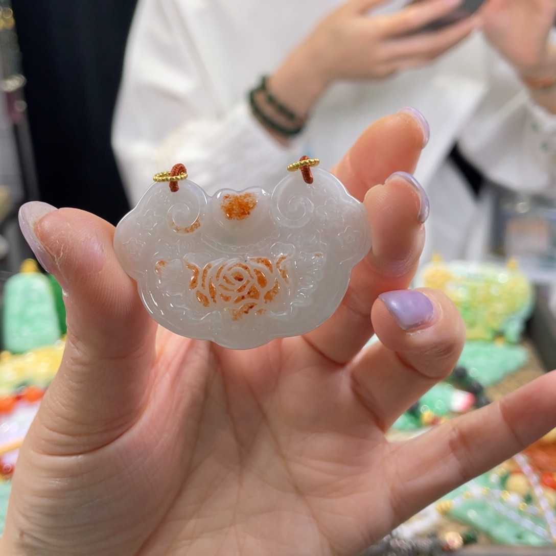 翡翠颈饰未镶嵌牛*代编织