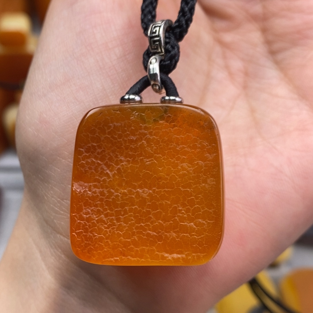 琥珀吊坠(赠链)未镶嵌