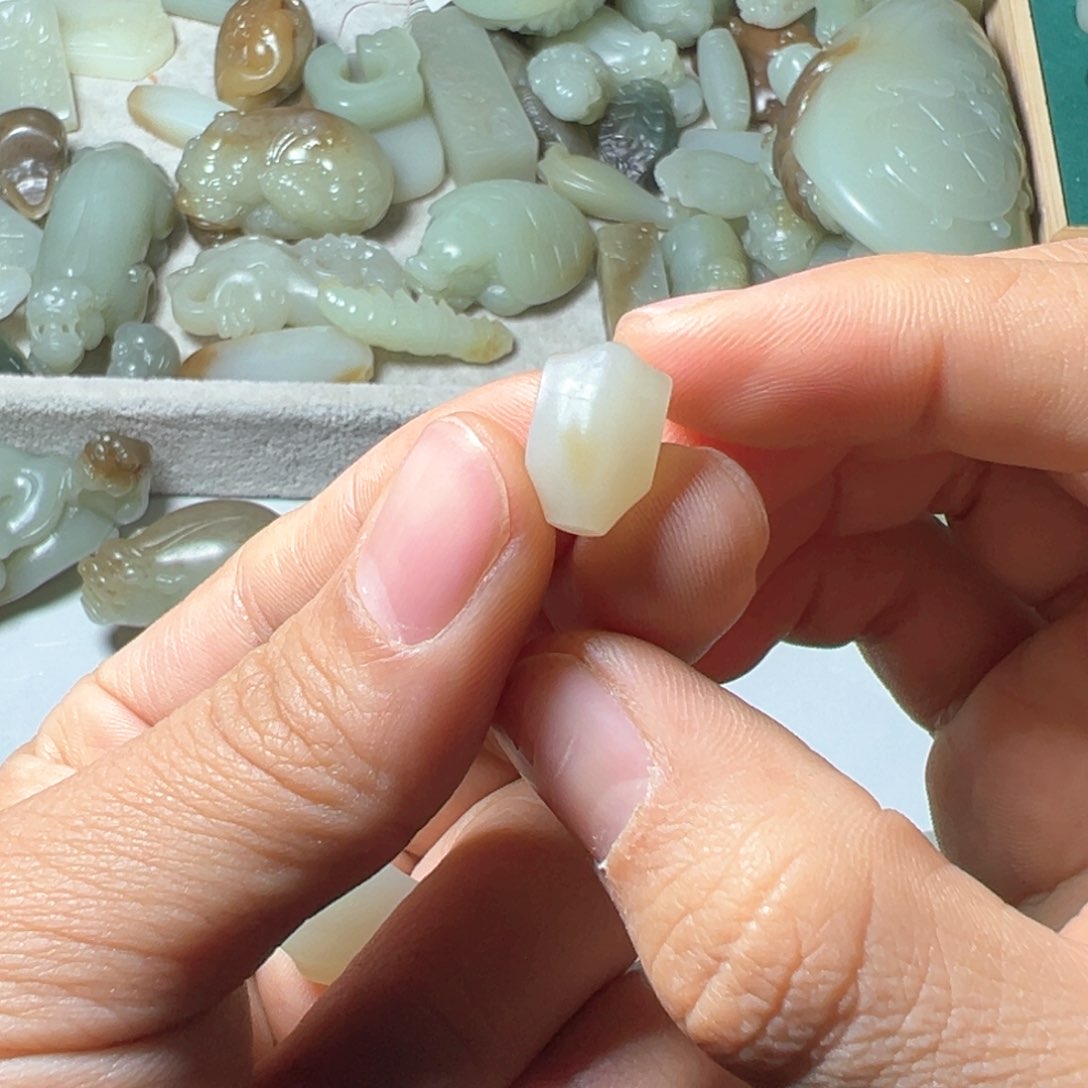 颈饰未镶嵌和田玉大****～