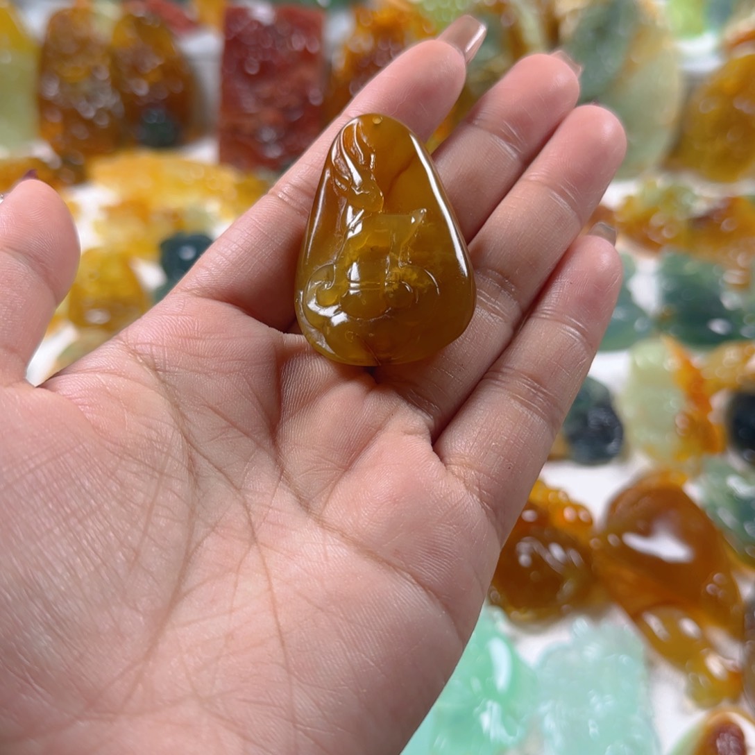 蛇纹石玉颈饰未镶嵌