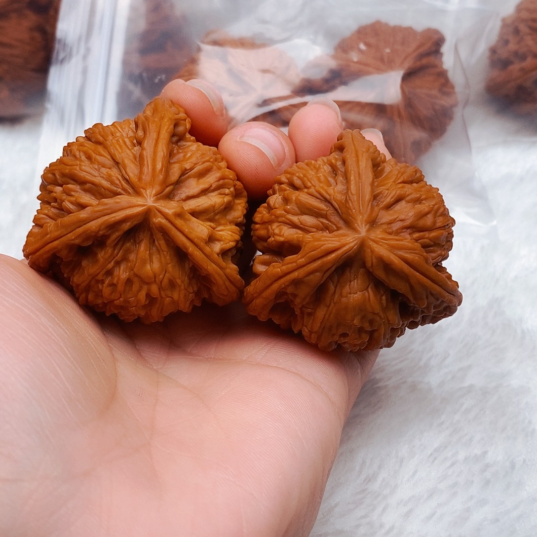 發***.文玩核桃吊坠三棱