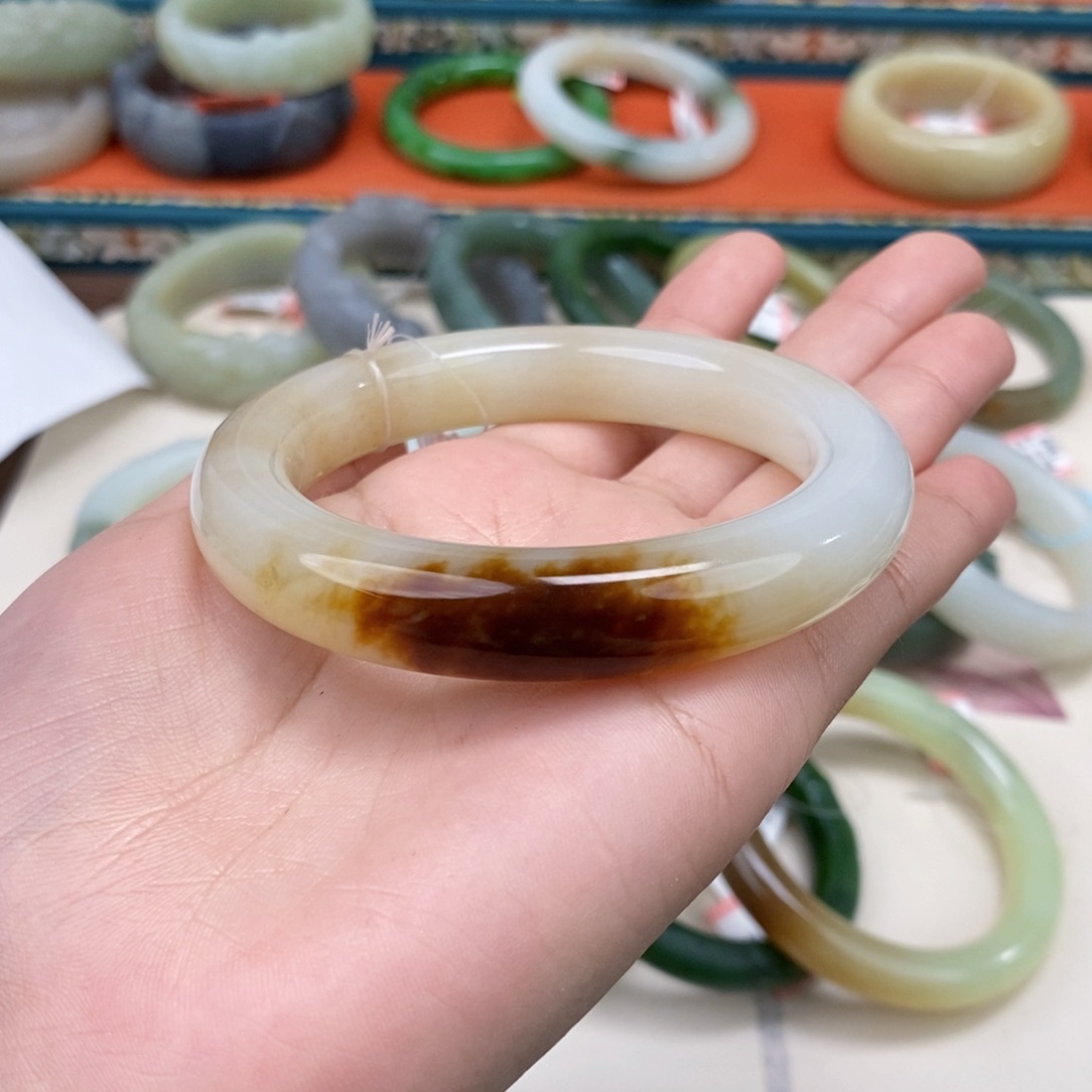 不***生和田玉未镶嵌手镯