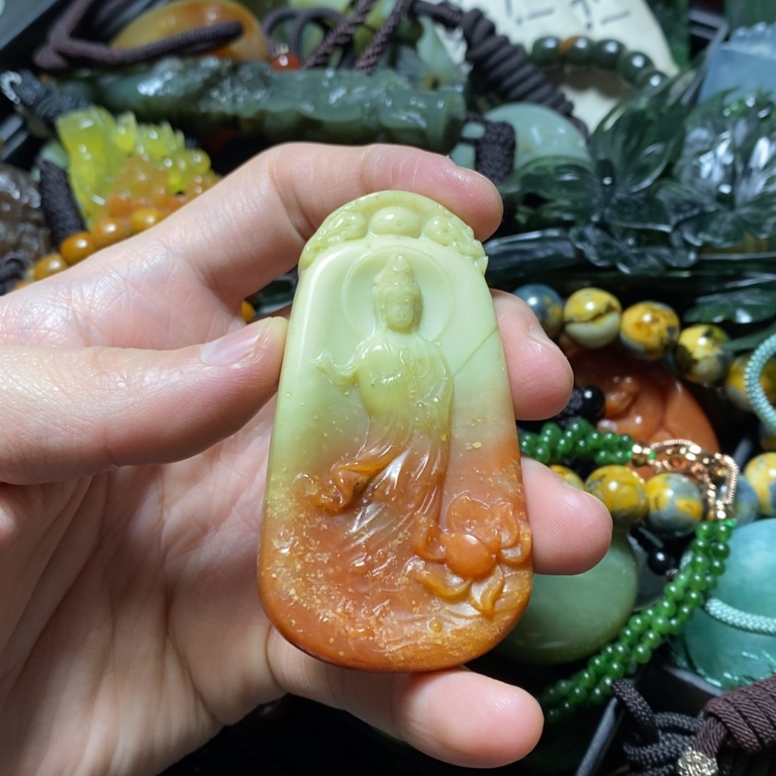 蛇纹石玉未镶嵌颈饰