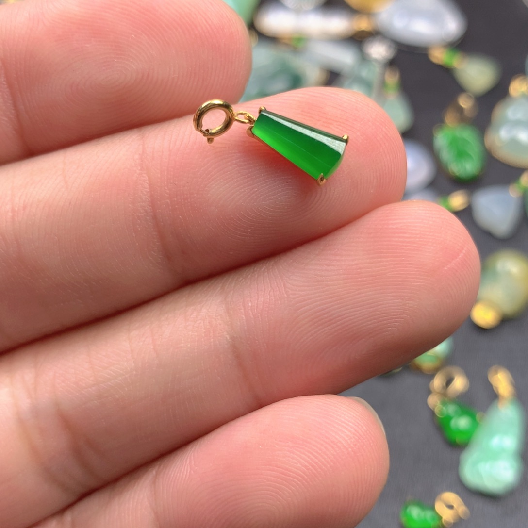 【闪购商品】颈饰18K金镶嵌翡翠翡翠