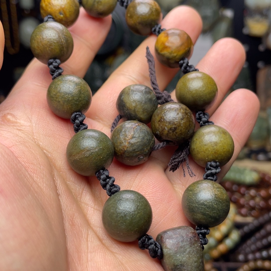 岫岩河磨玉（透闪石质玉）未镶嵌颈饰