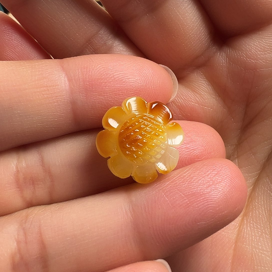 蜜蜡颈饰未镶嵌太阳花