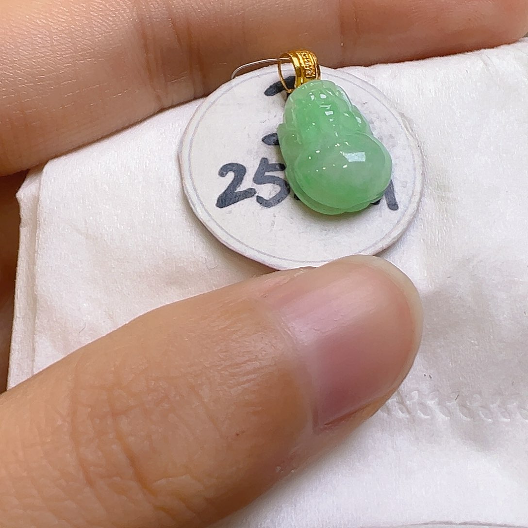 翡翠颈饰18K金镶嵌翡翠