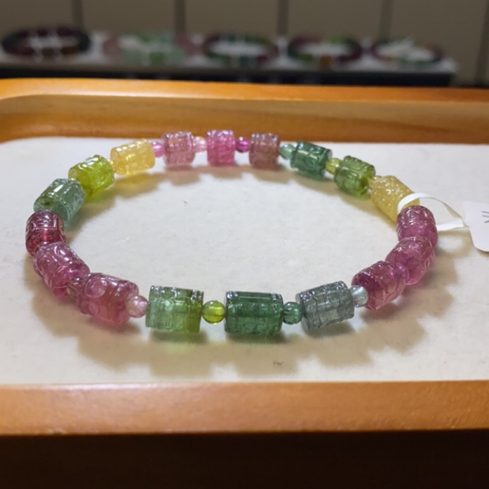 天然彩虹碧玺回纹珠单圈，全净体浓艳色系带蓝带紫直径7