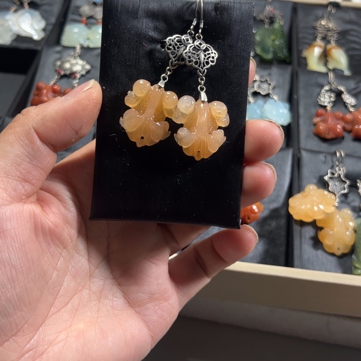 蛇纹石玉耳饰未镶嵌