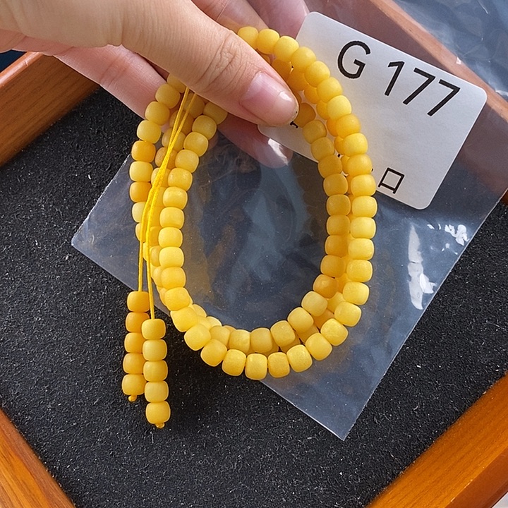 蜜蜡未镶嵌珠宝奇石