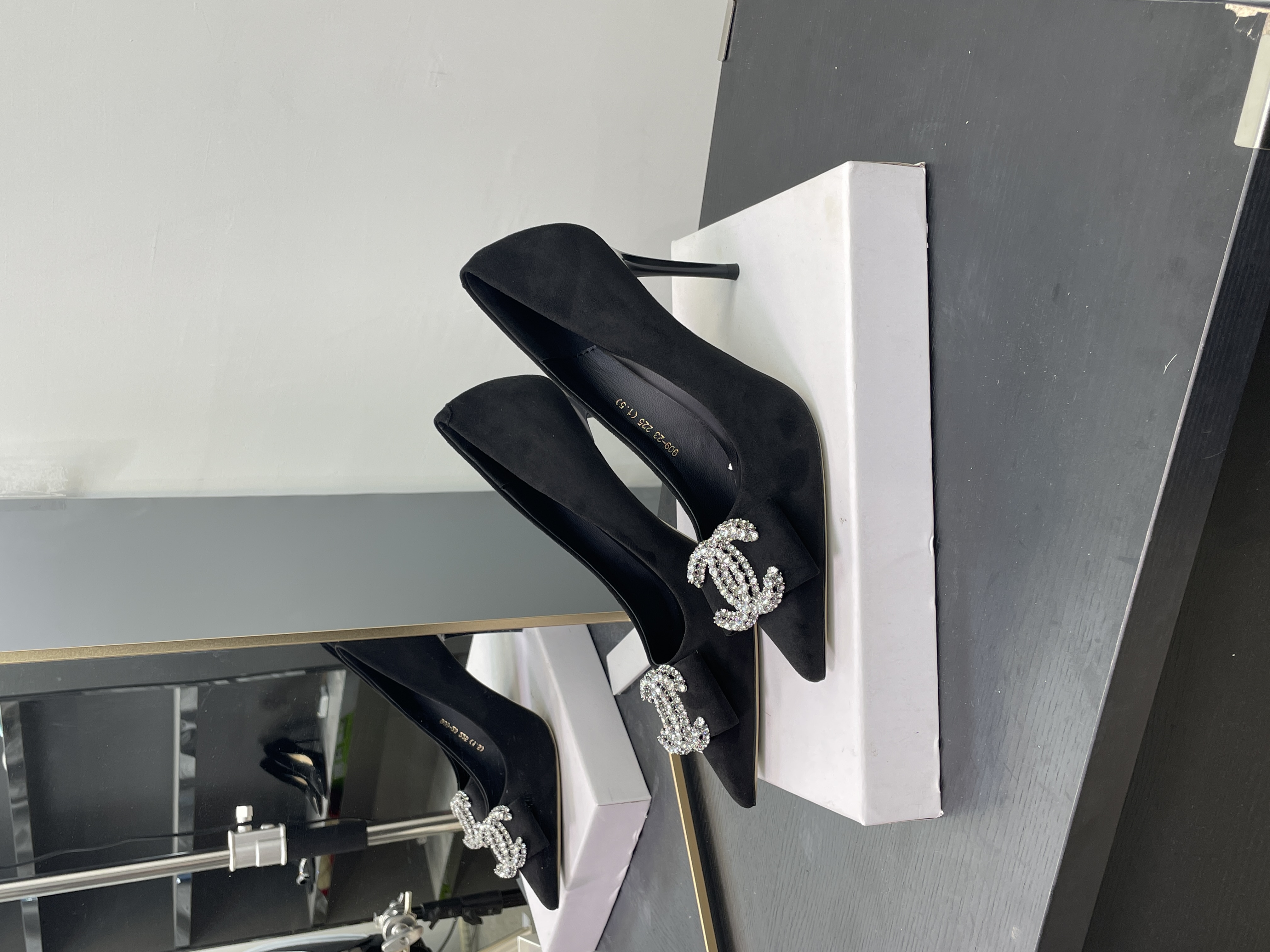 （8.5厘米）909-23黑色细跟高跟鞋