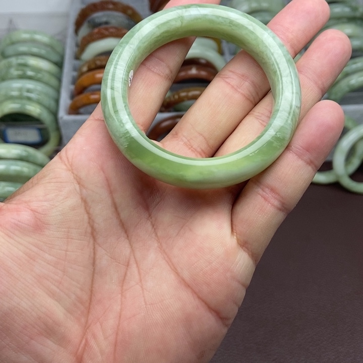蛇纹石玉手镯未镶嵌桔*
