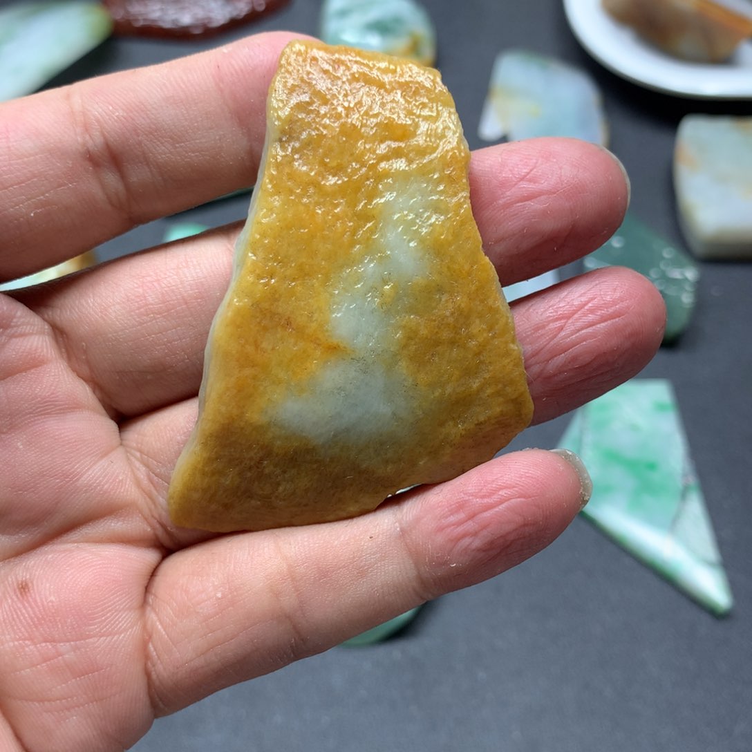 翡翠颈饰未镶嵌翡翠
