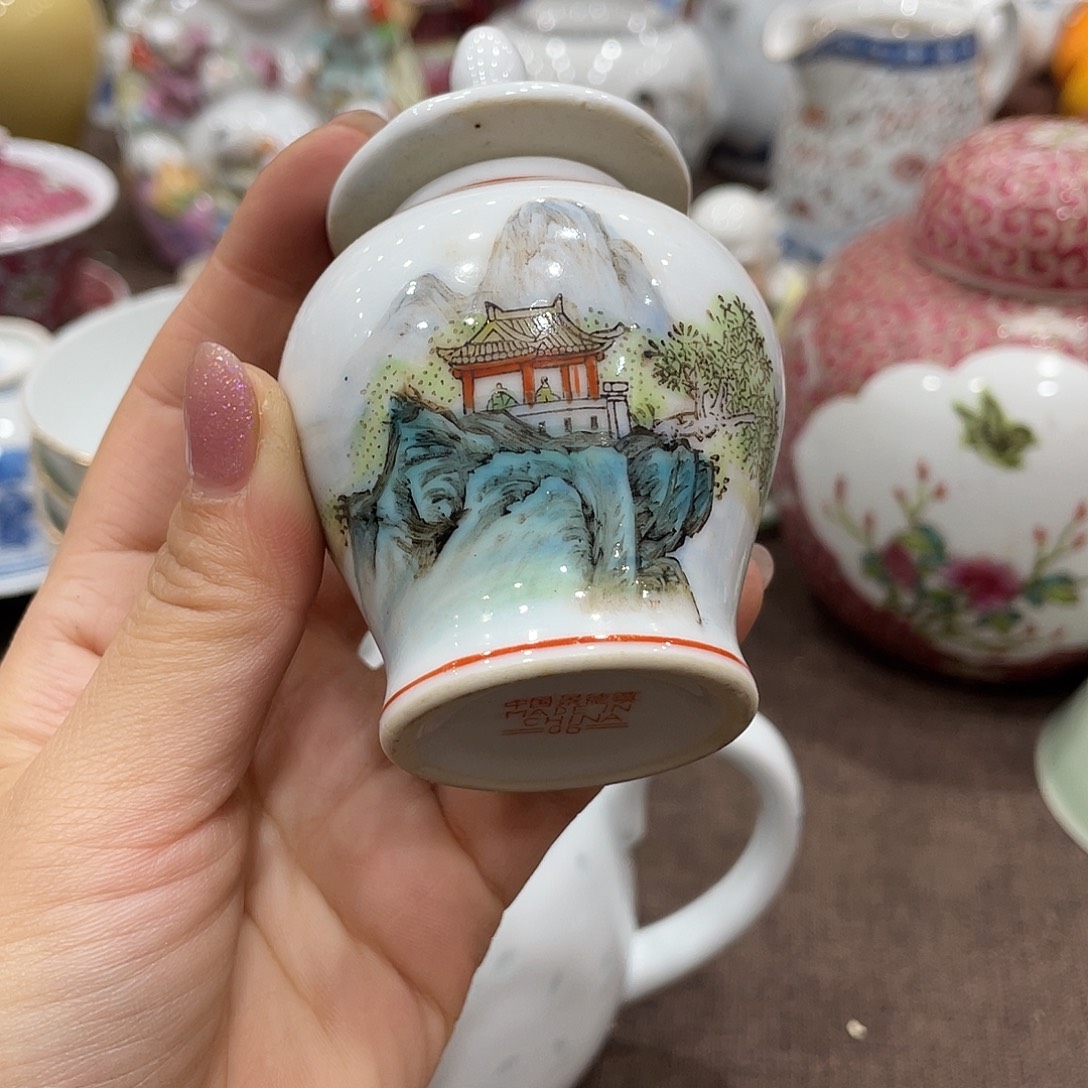 瓷片景德镇粉彩山水宝珠罐