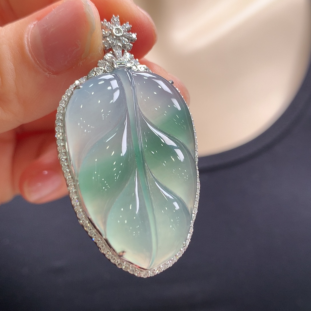 翡翠18K金镶嵌颈饰树叶