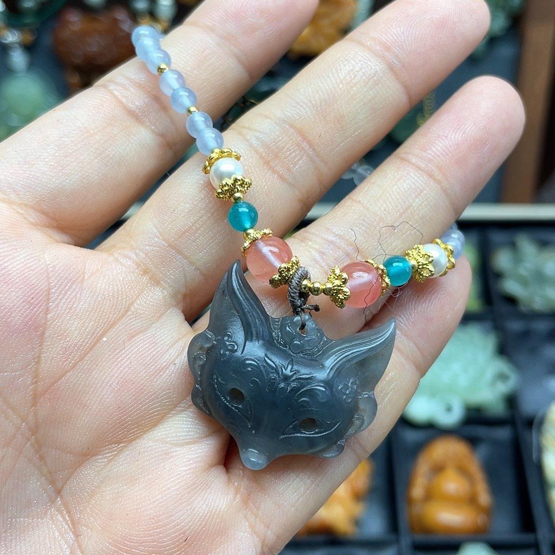 蛇纹石玉未镶嵌颈饰