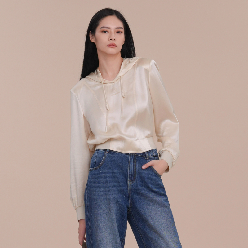 XG雪歌印花设计通勤长袖衬衫春季新款米白色休闲连帽上衣女装