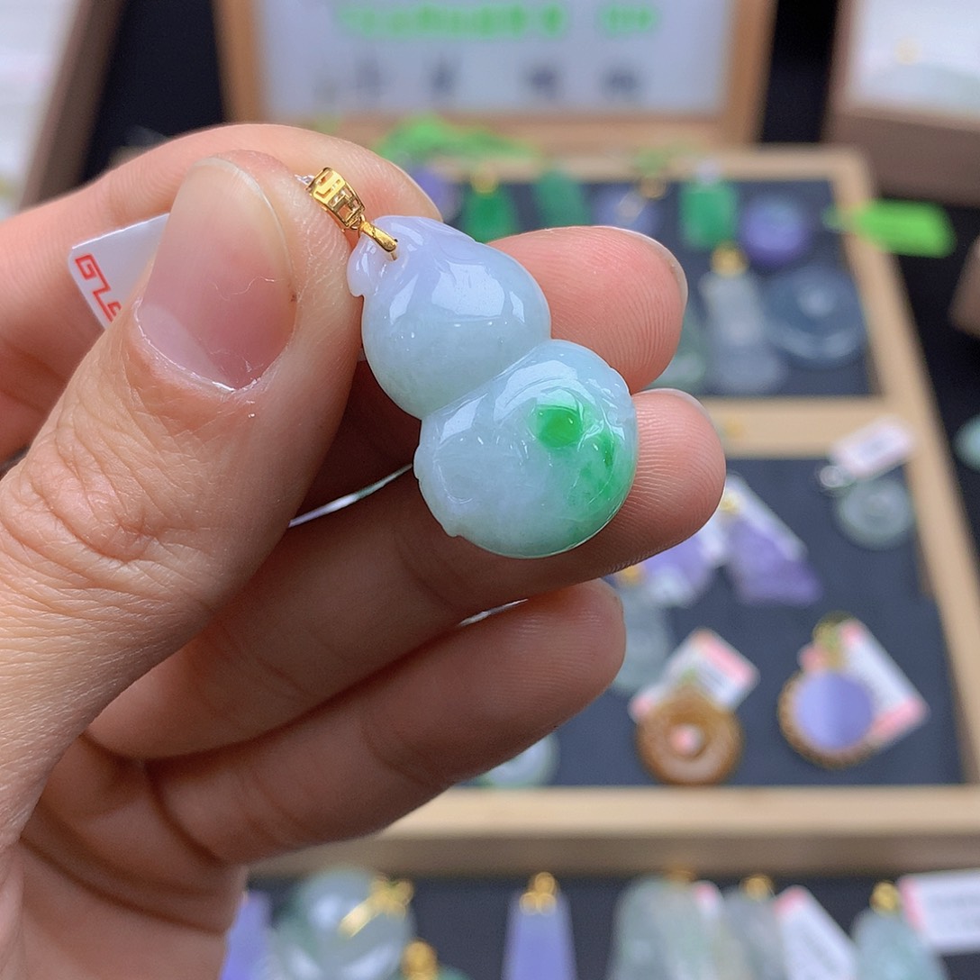 翡翠颈饰18K金镶嵌翡翠