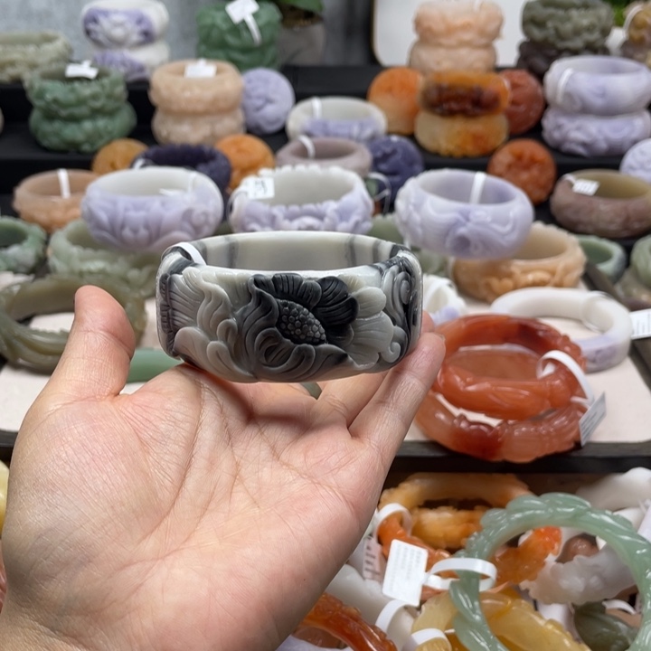 龙***头石英质玉未镶嵌手镯