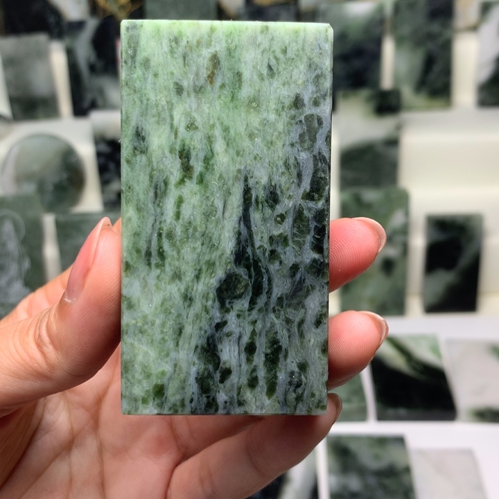 独山玉颈饰未镶嵌