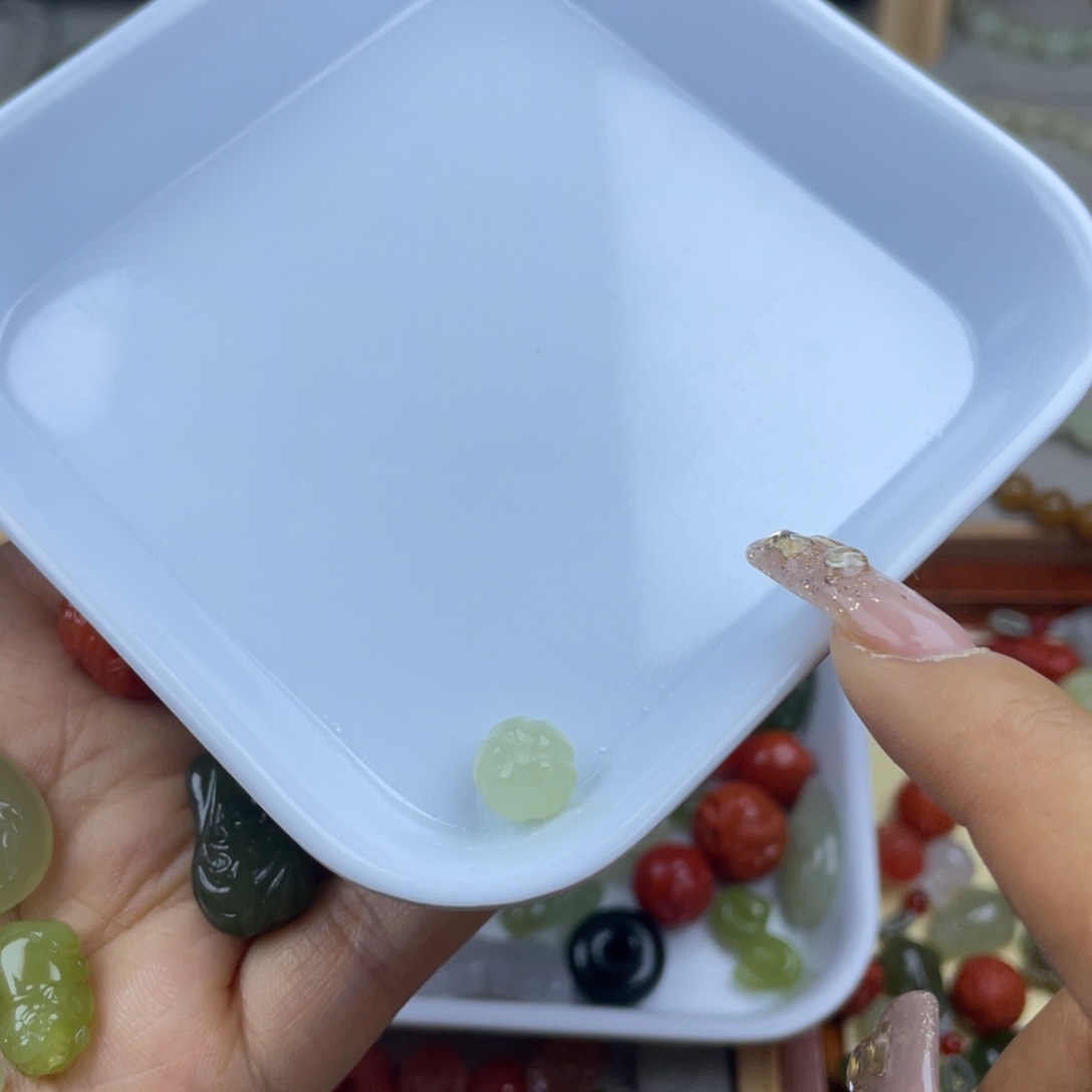 和田玉配饰未镶嵌?*i