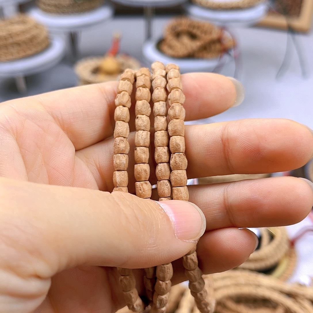 柏香籽/百香籽吊坠弥***帅