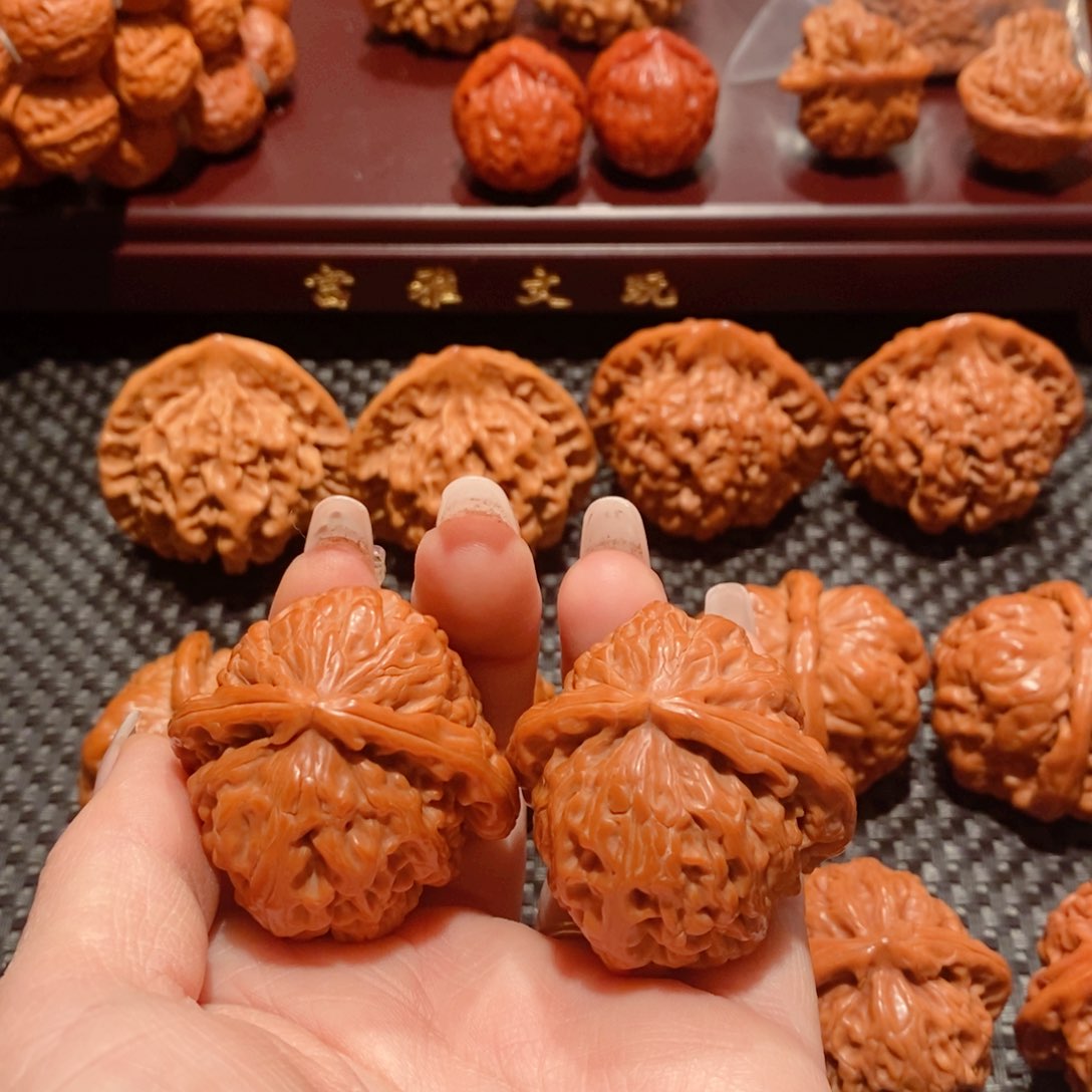 文玩核桃把件白狮子