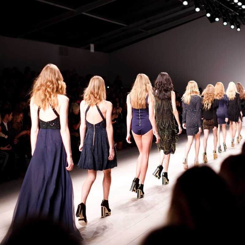 2024秋冬（DD501YR02）新款冬季潮流时尚满印花牛仔布外套女款