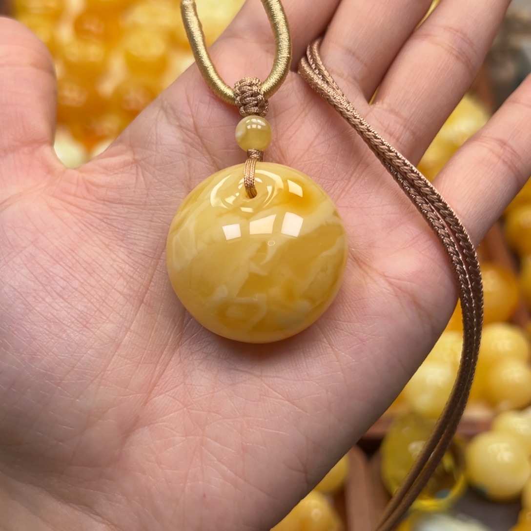 看***、琥珀未镶嵌颈饰蜜蜡