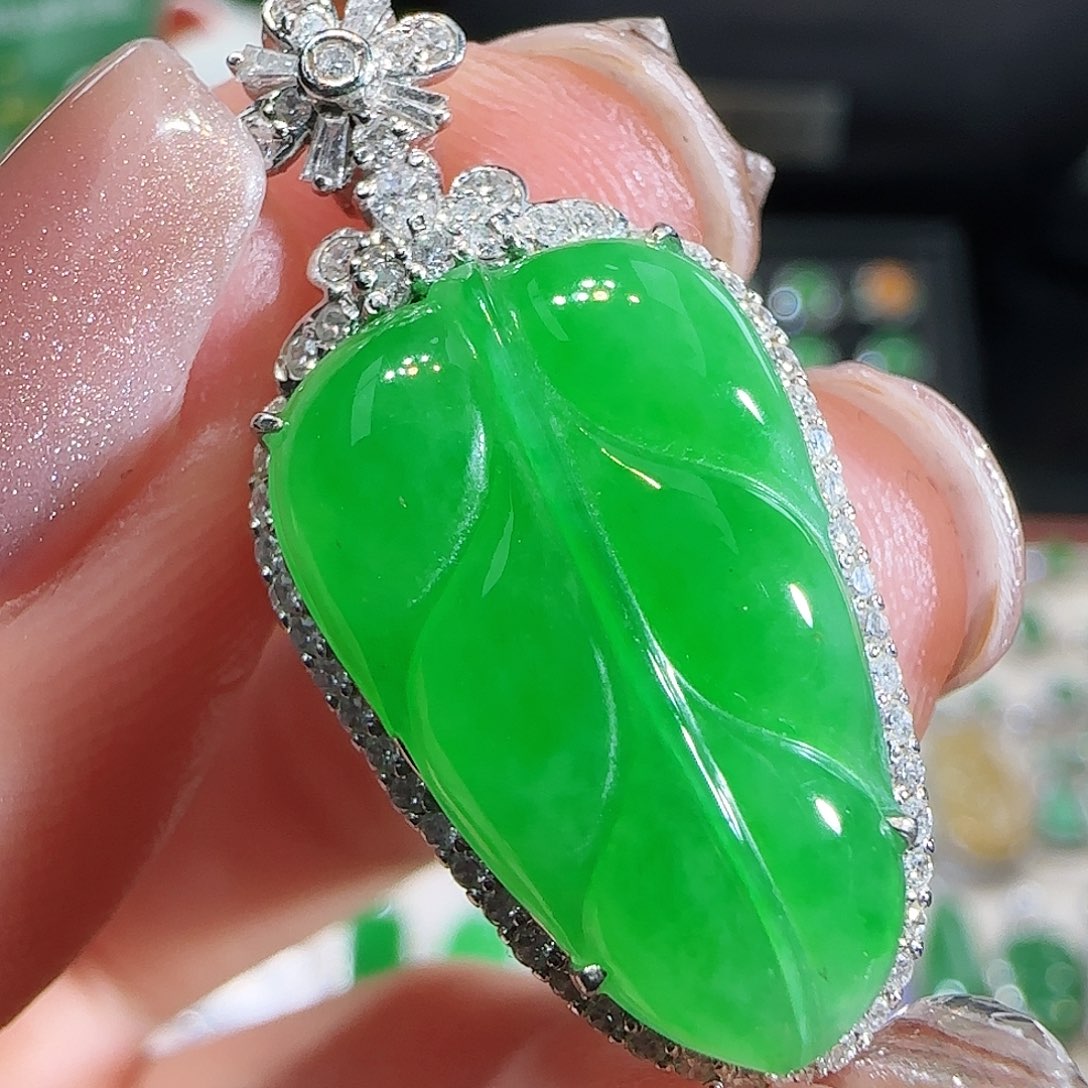 翡翠吊坠(不含链)18K金镶嵌