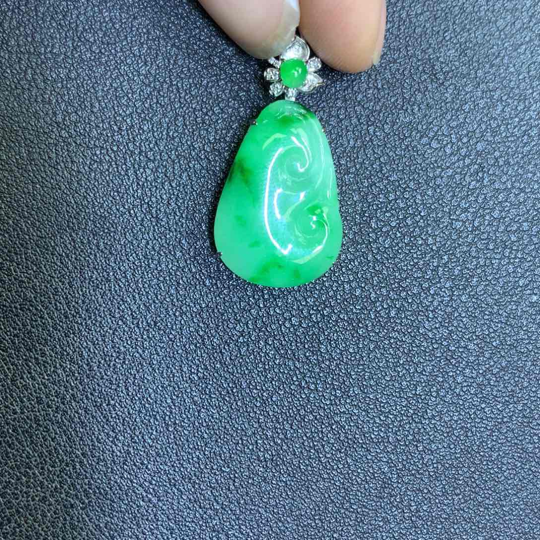 翡翠颈饰18K金镶嵌翡翠