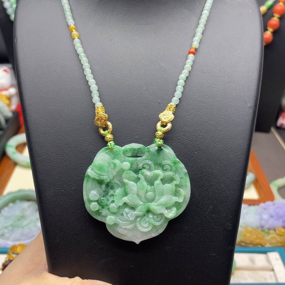 翡翠未镶嵌颈饰翡翠锁牌